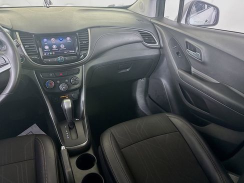 Used 2020 Chevrolet Trax LT w/ LT Convenience Package image 26