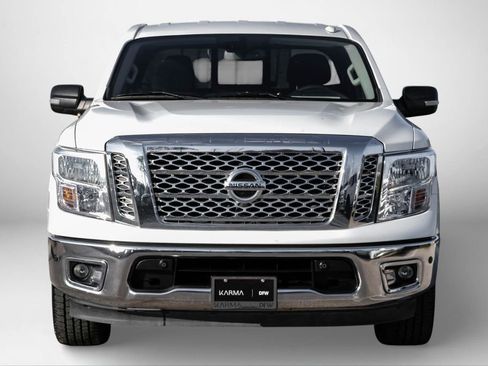 Used 2017 Nissan Titan SV image 3