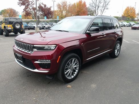 New 2025 Jeep Grand Cherokee Summit image 4