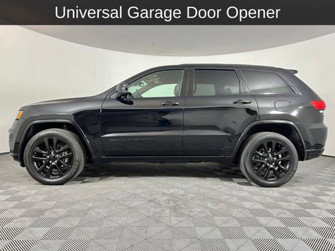 Used 2018 Jeep Grand Cherokee Altitude RWD image 12