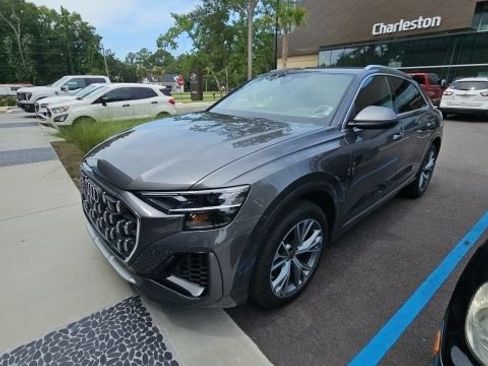 Used 2025 Audi Q8 Premium Plus AWD/4WD image 3