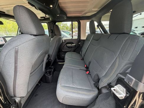 Used 2025 Jeep Wrangler Unlimited Sport AWD/4WD image 24
