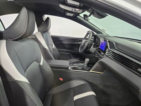 Used 2025 Toyota Camry SE image 15