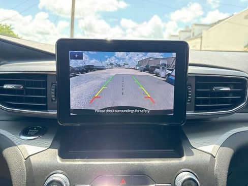 Used 2020 Ford Explorer XLT w/ Equipment Group 202A AWD/4WD image 17