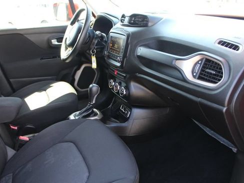 Used 2015 Jeep Renegade Latitude FWD image 21