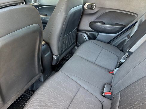 Used 2024 Hyundai Venue SE FWD image 13