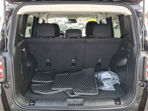 Used 2023 Jeep Renegade Latitude image 28