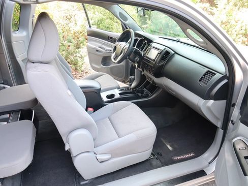 Used 2015 Toyota Tacoma 2WD Access Cab w/ Convenience Package image 28