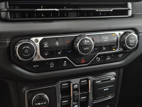 New 2025 Jeep Gladiator Rubicon image 12