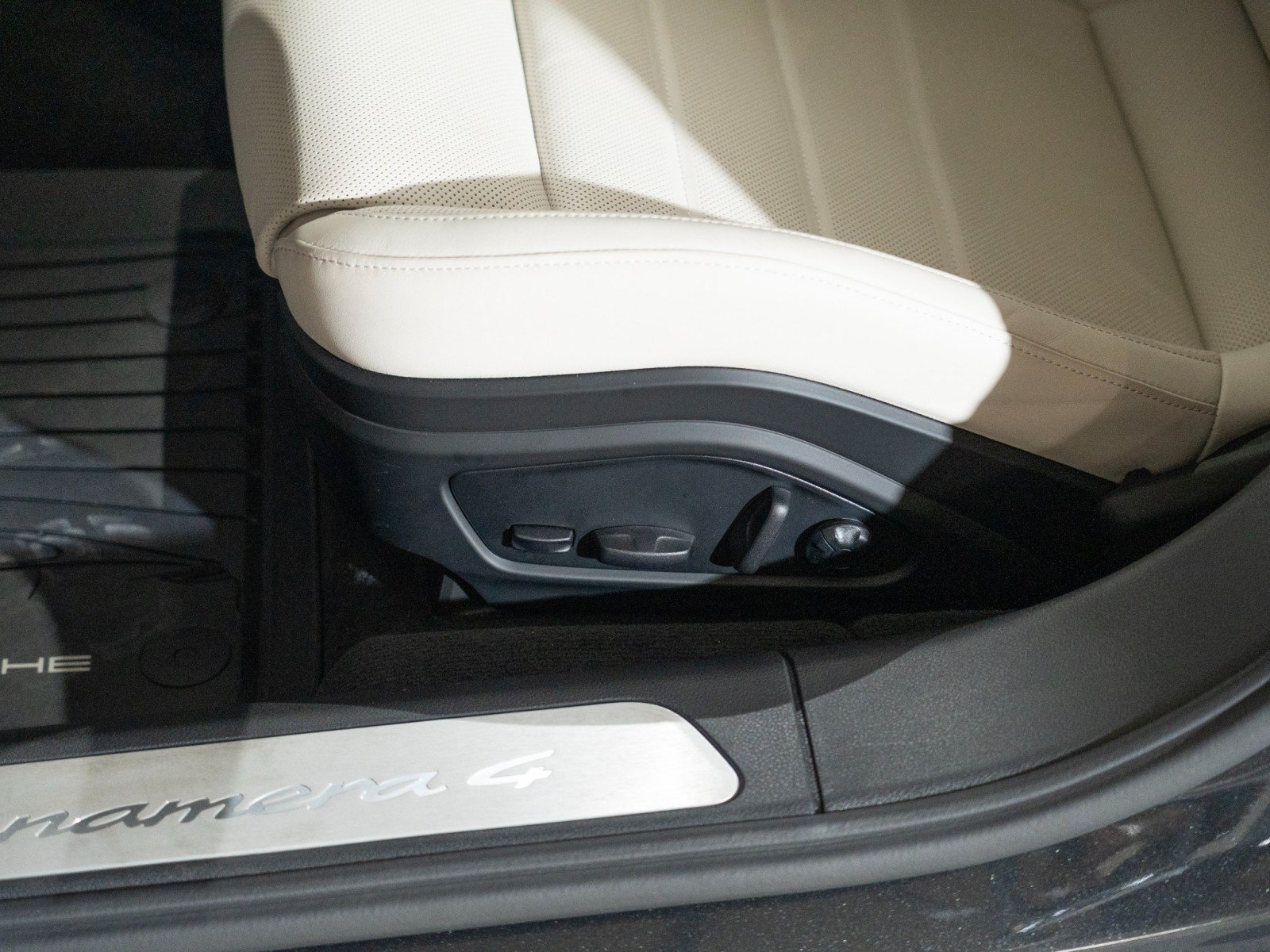 Certified 2026 Porsche Panamera 4 AWD/4WD image 13