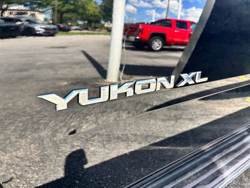 Used 2019 GMC Yukon XL SLT AWD/4WD image 10