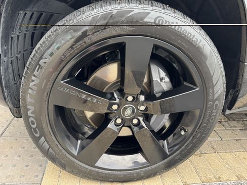 Certified 2025 Land Rover Defender 110 X-Dynamic SE AWD/4WD image 9