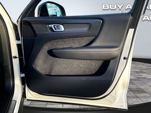 Used 2019 Volvo XC40 T5 R-Design image 24
