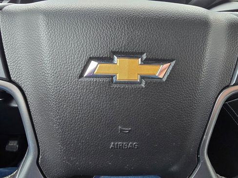 Used 2015 Chevrolet Suburban LT image 4