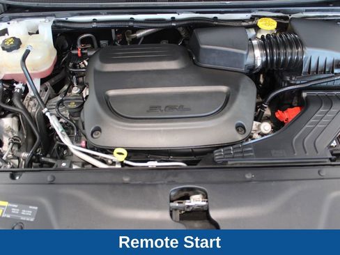 Used 2023 Chrysler Pacifica Touring-L image 10