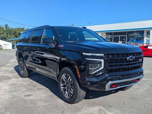 Certified 2025 Chevrolet Suburban Z71 AWD/4WD image 2
