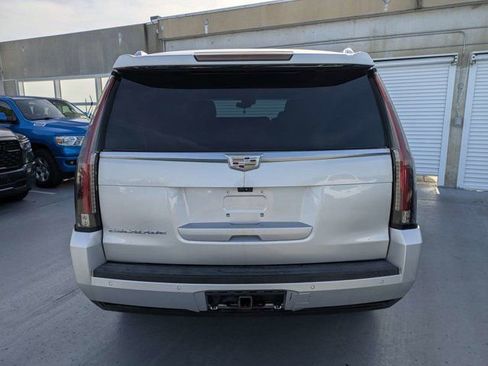 Used 2018 Cadillac Escalade Premium Luxury AWD/4WD image 4