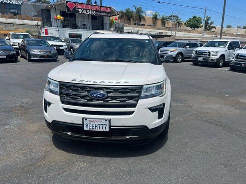 Used 2018 Ford Explorer XLT w/ Equipment Group 202A FWD image 5