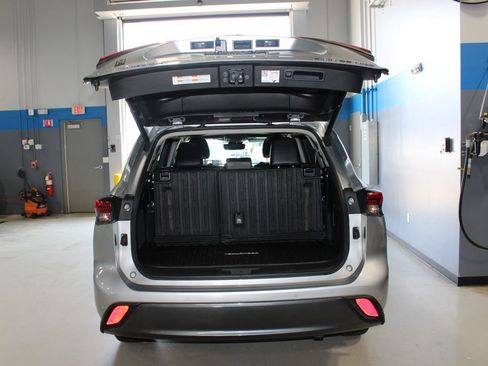Used 2021 Toyota Highlander Limited AWD/4WD image 30