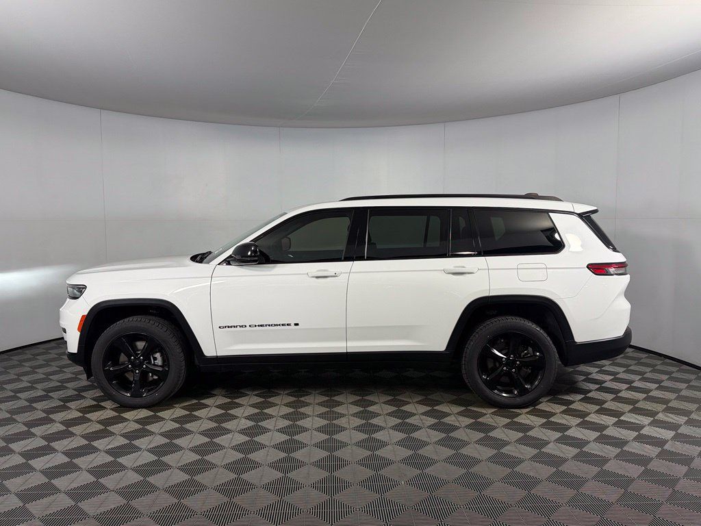 Used 2023 Jeep Grand Cherokee L Laredo AWD/4WD image 11