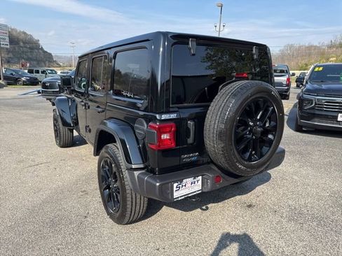 Used 2025 Jeep Wrangler Unlimited Sahara w/ Safety Group AWD/4WD image 5