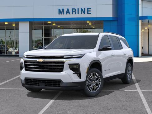 New 2026 Chevrolet Traverse LT w/ Driver Confidence Package FWD image 6