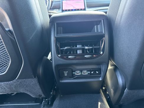 Used 2025 Jeep Grand Cherokee Limited w/ Black Appearance Package AWD/4WD image 7