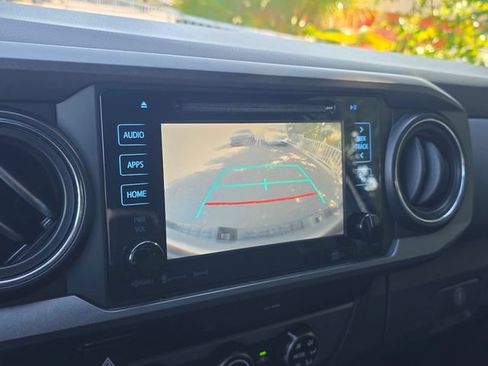 Used 2018 Toyota Tacoma TRD Off-Road w/ Technology Package AWD/4WD image 24