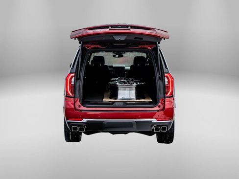 Used 2025 GMC Yukon XL Denali w/ Sun & Power Step Package image 7