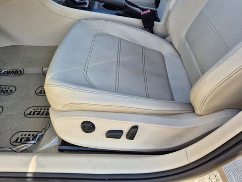 Used 2015 Volkswagen Passat TDI SE FWD image 23
