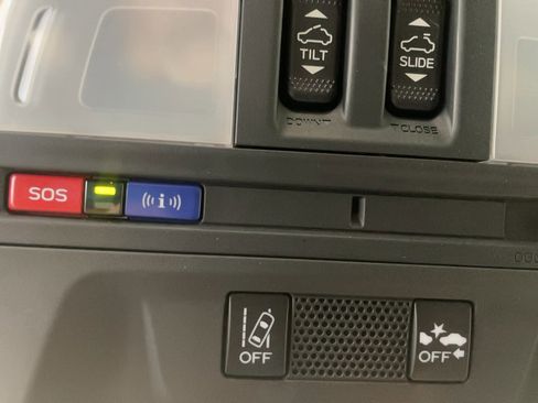 Used 2022 Subaru Crosstrek 2.5i Sport w/ Moonroof Package image 11