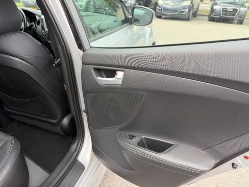 Used 2013 Hyundai Veloster Turbo FWD image 9