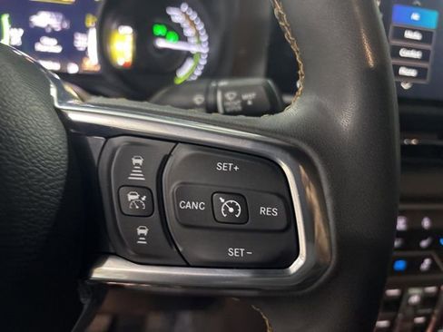 Used 2024 Jeep Wrangler Unlimited Sahara AWD/4WD image 24