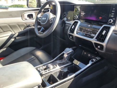 Certified 2023 Kia Sorento SX FWD image 10