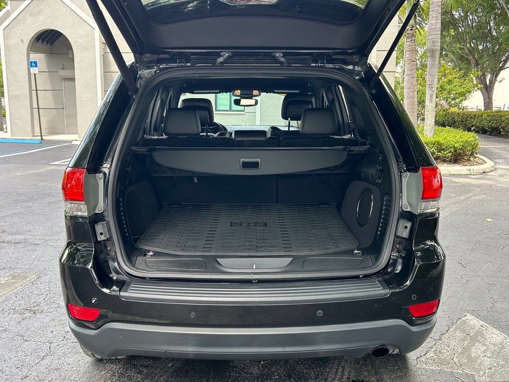 Certified 2019 Jeep Grand Cherokee Laredo w/ Laredo X Package RWD image 35