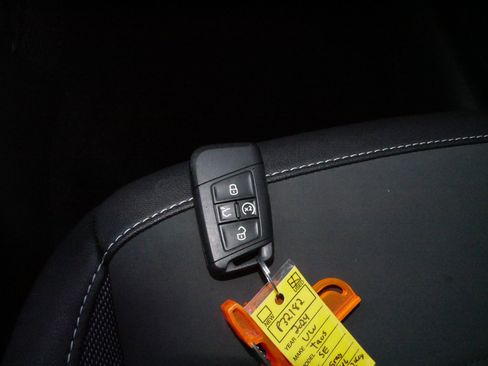 Used 2024 Volkswagen Taos SE image 32