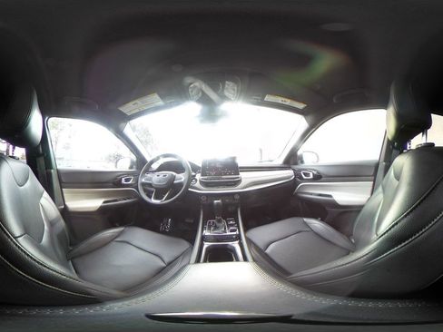 Used 2025 Jeep Compass Limited image 43