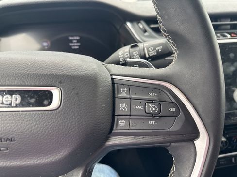 Used 2023 Jeep Grand Cherokee L Laredo image 15