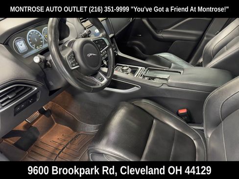 Used 2018 Jaguar F-PACE R-Sport image 13