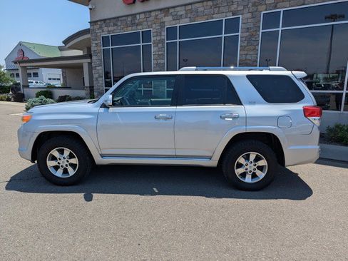 Used 2012 Toyota 4Runner SR5 w/ Premium Pkg w/3rd Row Seat AWD/4WD image 2