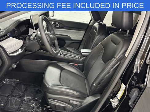 Used 2022 Jeep Compass Latitude FWD image 3