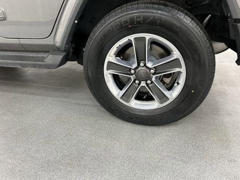 Used 2022 Jeep Wrangler Unlimited Sahara w/ Safety Group AWD/4WD image 5