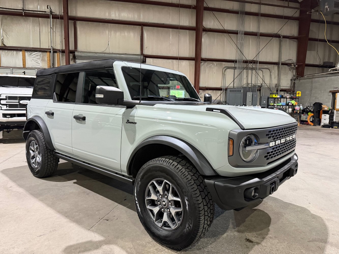 Used 2023 Ford Bronco Badlands AWD/4WD image 2