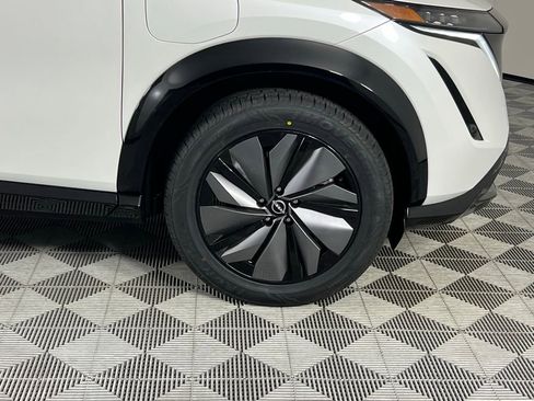 Used 2024 Nissan Ariya AWD image 11