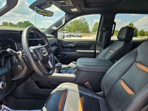 Used 2024 GMC Sierra 1500 AT4 w/ Technology Package AWD/4WD image 9