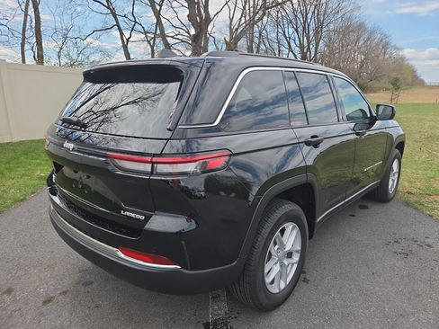 New 2025 Jeep Grand Cherokee Laredo X w/ Luxury Tech Group I AWD/4WD image 15