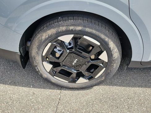 New 2026 Kia Carnival EX FWD image 39