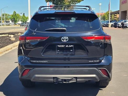 Certified 2021 Toyota Highlander XLE AWD/4WD image 7