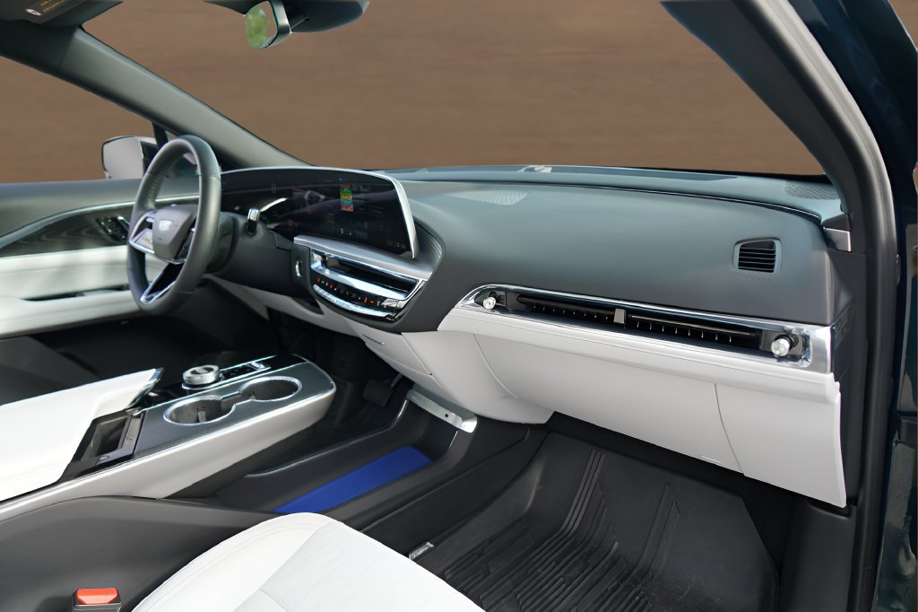 Certified 2025 Cadillac Lyriq Luxury w/ LPO, Floor Liner Package RWD image 24