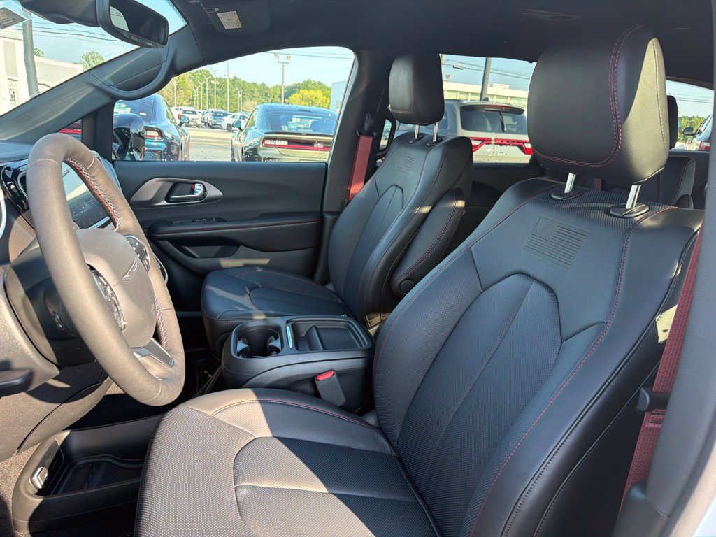 New 2027 Chrysler Pacifica Select FWD image 16